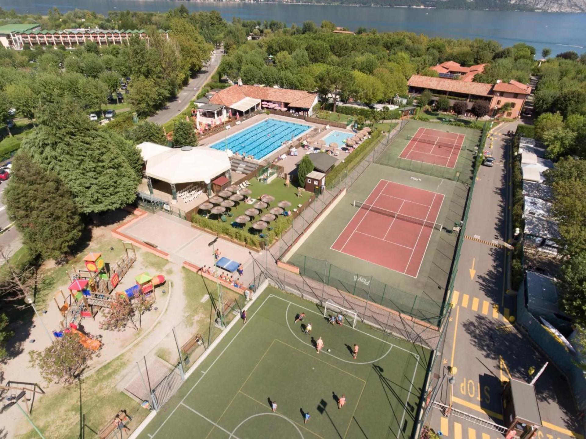 Estivo Premium Deluxe Mobile Homes On Camping Del Sole Village 伊塞奥 外观 照片