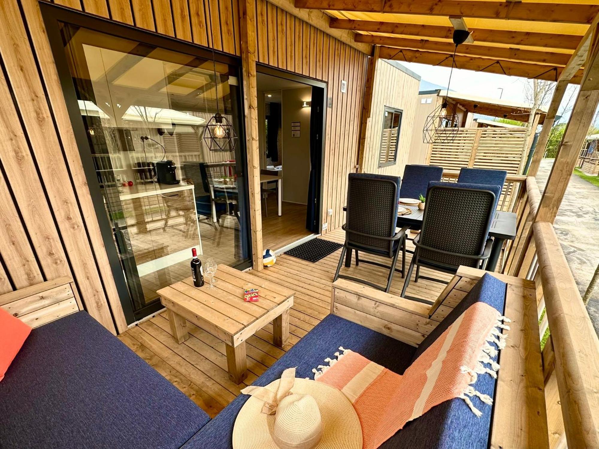Estivo Premium Deluxe Mobile Homes On Camping Del Sole Village 伊塞奥 外观 照片
